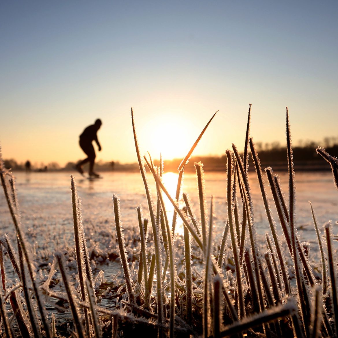 Schaatsers genieten van natuurijs in Winterswijk: 'Ik kan het nog steeds niet geloven'