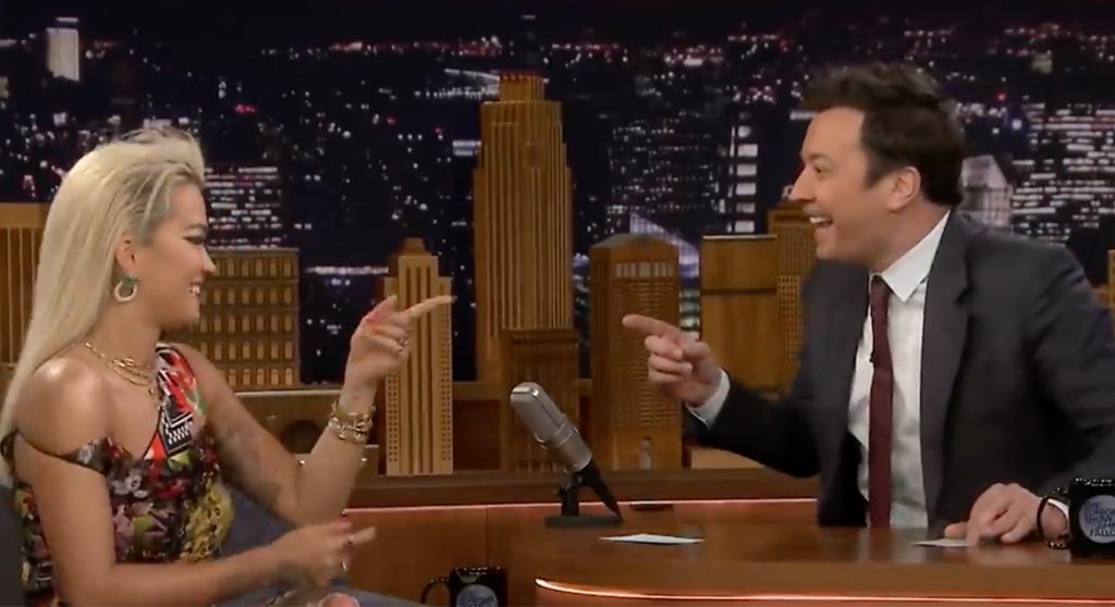 Geinig: Rita Ora en Jimmy Fallon raden liedjes door slechts één willekeurig woord te zingen