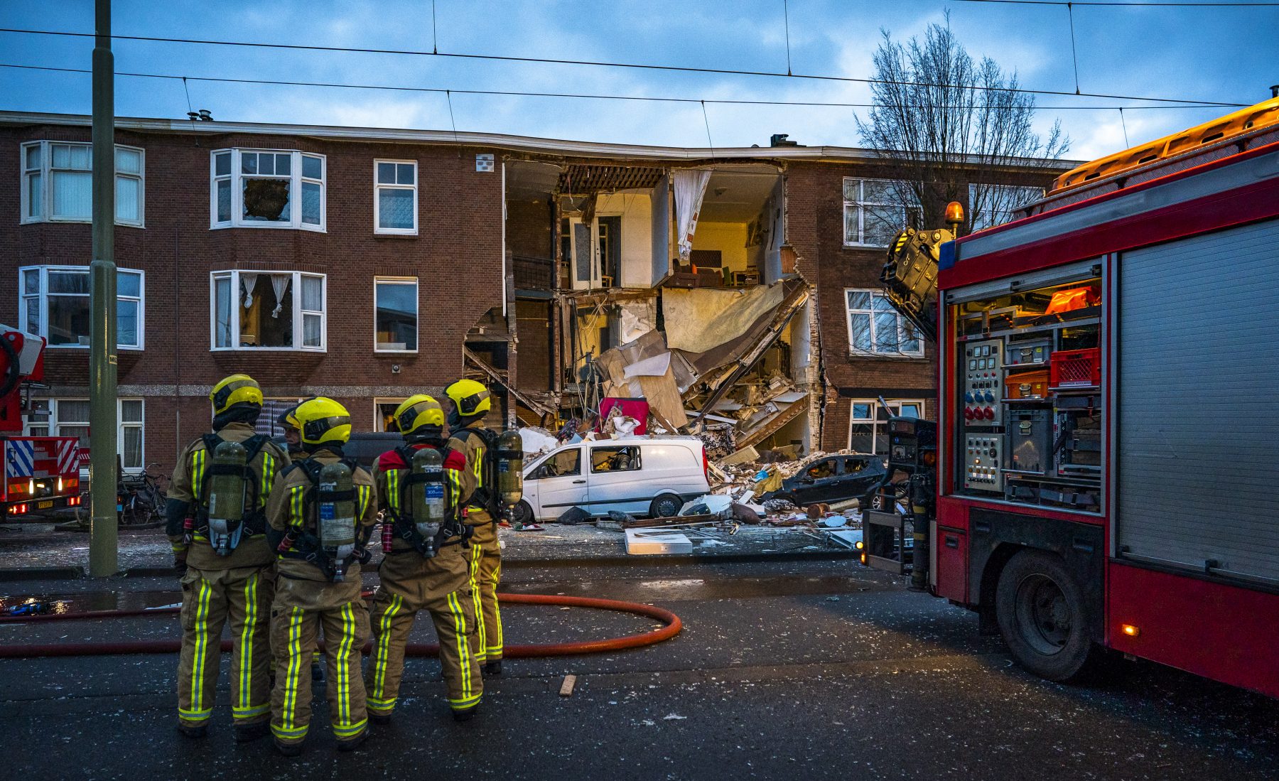 Twee Personen Uit Puin Gehaald Na Explosie Pand In Den Haag, Brandweer ...