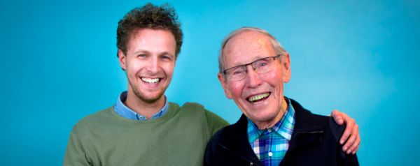 Tim Senders verrast opa frits voor zijn negentigste verjaardag