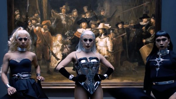 Deze video van drag queens in het Rijksmuseum moet je echt even zien