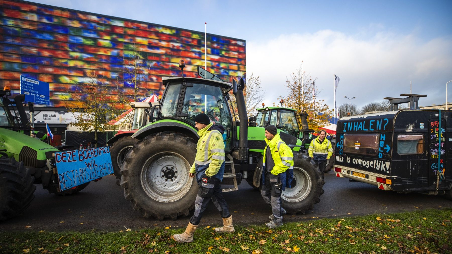 Boeren protesteren bij Mediapark