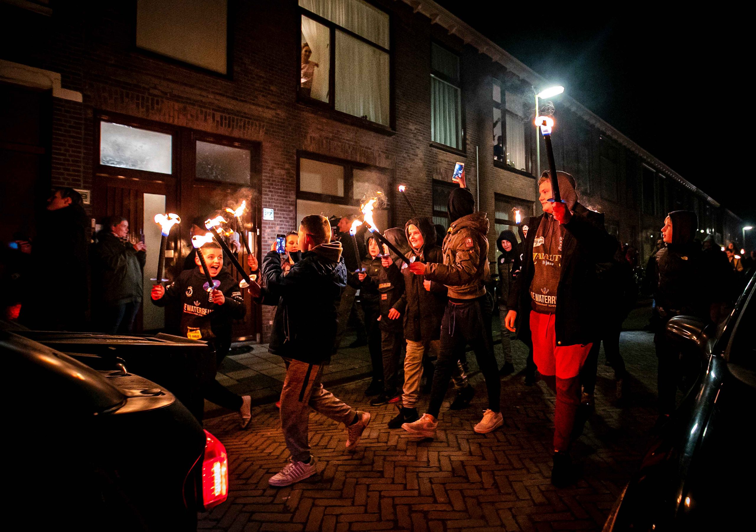 Fakkeloptocht-vreugdevuren-Scheveningen-3