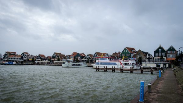 Man (80) redt leven van Volendamse peuter: 'Hij ging direct te water'