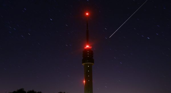 meteoor vliegend nederland mast