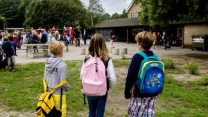 Thumbnail voor Steeds meer basisscholen stappen af van traditionele schooltijden