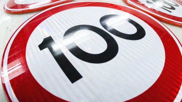 dagelijkse weggebruikers willen snelheidsverlaging van 130 naar 100 negeren