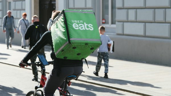 Kamer wil 'zo snel mogelijk' verbod op maaltijdbezorging onder de zestien