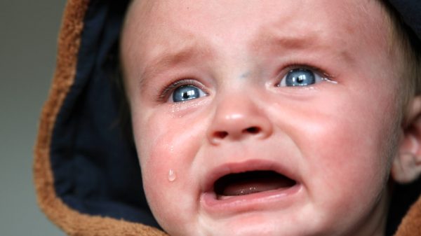 Kindertherapeuten over het of niet uit huilen baby's - LINDA.nl