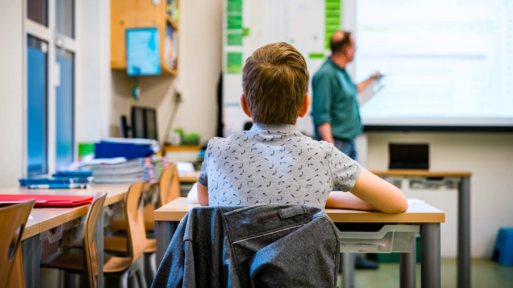 Experts adviseren: 'Basisschoolleerlingen weer in groepjes naar school'