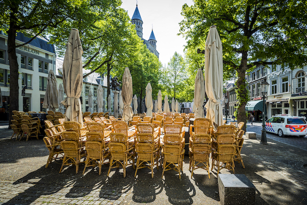 kabinet overweegt heropenen terrassen en kappers