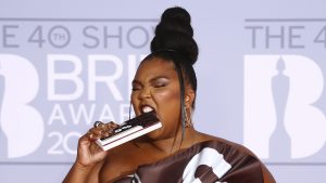 Thumbnail voor Lizzo pakt fatshamers aan: 'Ik sport niet voor jullie perfecte lichaamsbeeld'