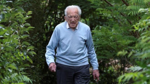 dokter rotselaar 103 jaar alfons leempoels loopt marathon tegen coronavirus