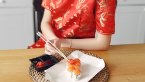 Thumbnail voor Sushi(t): Japanse vrouw ontdekt vijf dagen na maaltijd worm in haar amandelen
