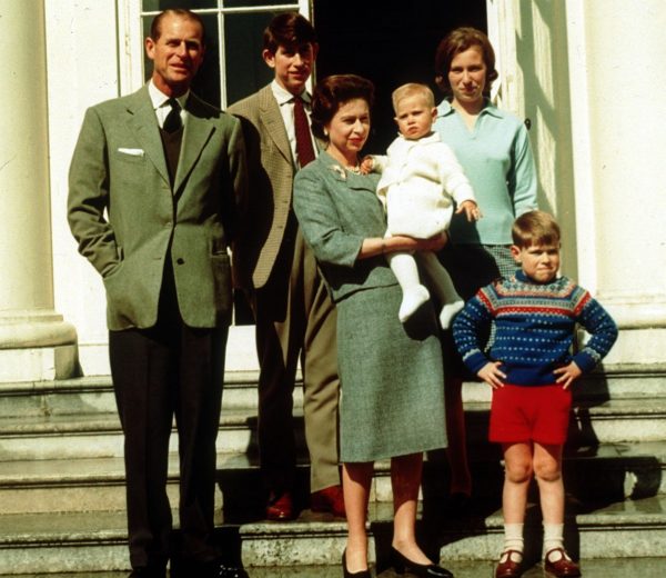 1965-Queen-elizabeth-25000-dagen-op-troon-foto-overzicht-600x520.jpg