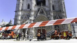 Thumbnail voor Vrijwilliger gearresteerd na kathedraalbrand in Nantes