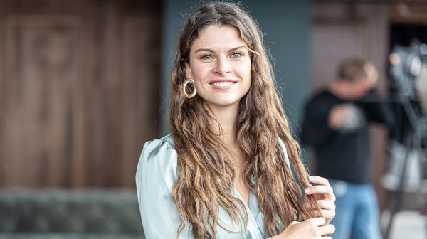 Actrice Bo Maerten is twintig weken zwanger van eerste kindje