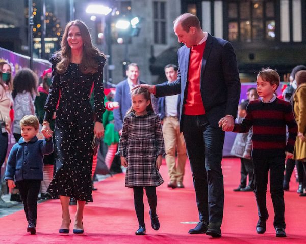 George (7), Charlotte (5) en Louis (2) maken debuut op de rode loper