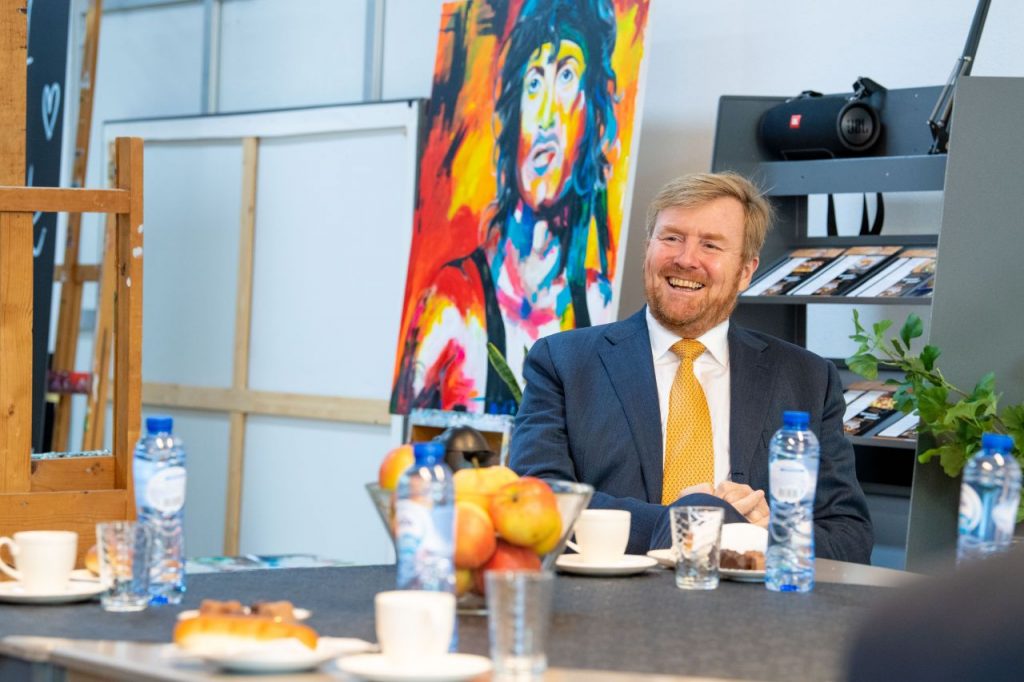 King Willem-Alexander also takes part in Warm Sweater Day