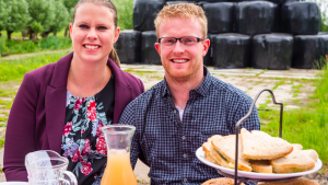 Thumbnail voor BzV's Jan en Rianne pakken hun zoons en hun biezen en emigreren naar Denemarken