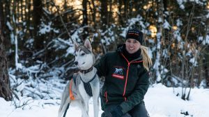 Thumbnail voor Anita heeft vijftien husky's: 'Overal in huis vind je wel een hond'