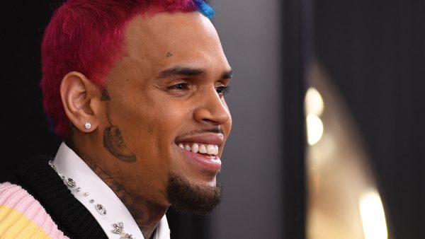 Chris brown schoonmaakster rechter hond