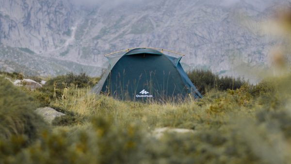 Vermiste vrouw teert zes maanden lang op gras, mos en rivierwater