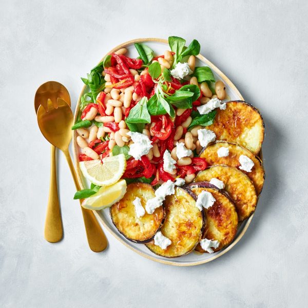 Lichte gerechten, aubergine met salade