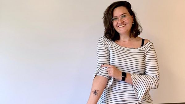 Docent Sophie gaat viral met tatoeagewedstrijd leerlingen: 'De beste liet ik zetten'