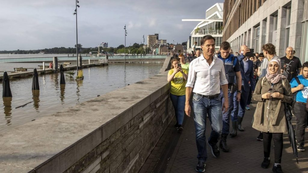 Rutte bezoekt Venlo en bewondert 'veerkracht die Limburg laat zien'