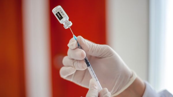 Derde vaccinatie voor Britten vanaf volgende maand mogelijk'