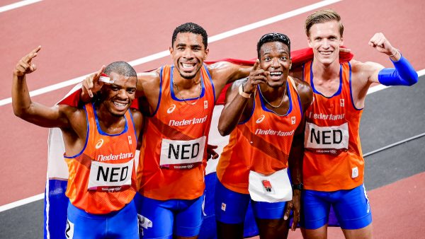 mannelijke estafetteploeg pakt zilver op de 4x400 meter