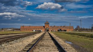 Thumbnail voor Ophef over ijskraam voor concentratiekamp Auschwitz: 'Gebrek aan respect'