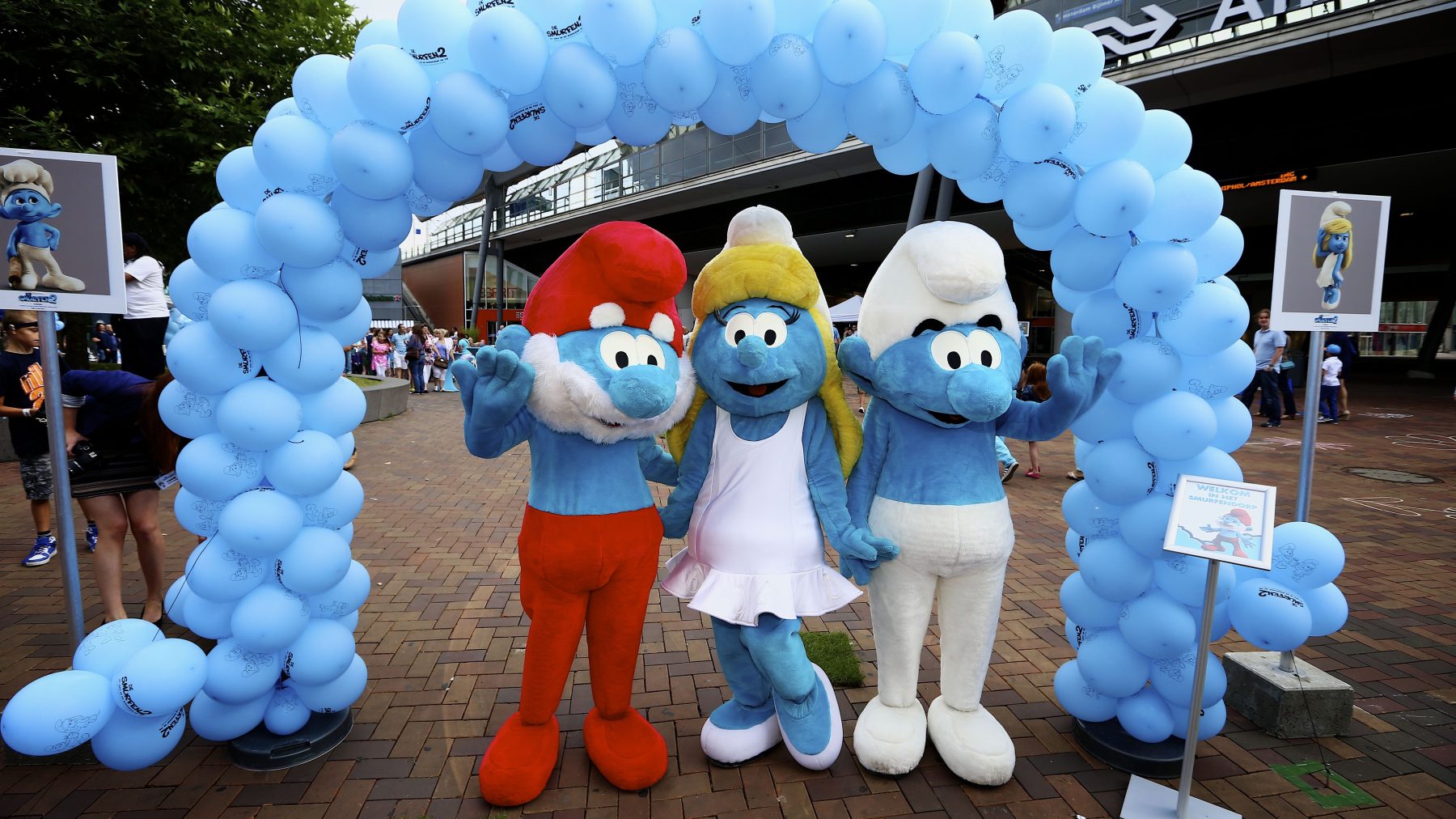 Smurftastisch Smurfen komen in 2024 terug op het witte doek met