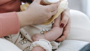 Thumbnail voor OM verdenkt vrouw van het bewust toedienen van vergiftigde moedermelk aan baby