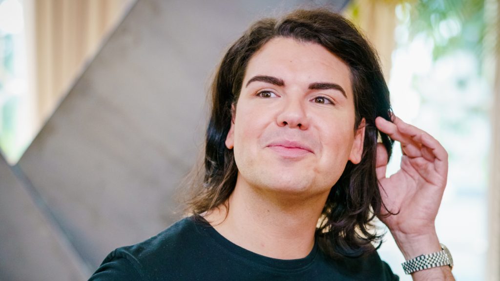 Roy Donders in de watten gelegd door vriendin, compleet met ballonnen en rozenblaadjes