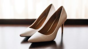 Thumbnail voor Lotte verkocht de schoenen van haar oma op Marktplaats: 'Mag ik ze komen likken?'