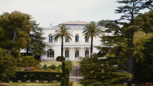 Thumbnail voor Vakantie in 'Downton Abbey-stijl?' Deze Franse villa uit de film heeft plek voor je