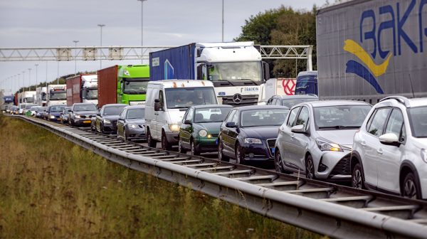 Lekker in de file: drukke avondspits verwacht vanwege pinksterweekend