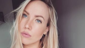 Thumbnail voor Sonja (32) liet haartransplantatie doen: 'Moeder Natuur gaf me een groot voorhoofd'