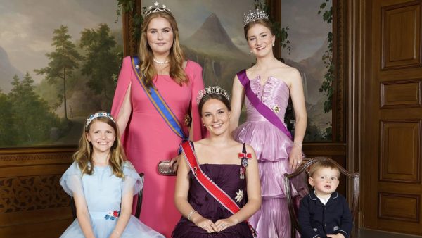 single Verdeel Literaire kunsten Prinses Amalia droeg vrijdag jurk van dít door Máxima geliefde modehuis -  LINDA.nl
