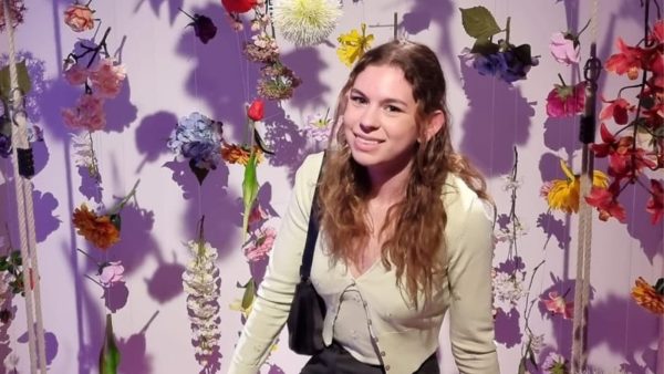rijstwijn Hangen Wolkenkrabber Laurette (26) verkoopt kleding online: 'Soms krijg ik zelfs  hijg-voicemails' - LINDA.nl