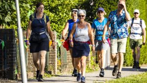 Thumbnail voor Steeds meer vrouwen lopen 50 kilometer op Nijmeegse Vierdaagse: 'Waarom zou ik het niet kunnen?'