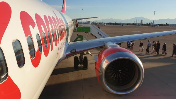 Passagiers zijn woest door gestrand vliegtuig op Rotterdam Airport