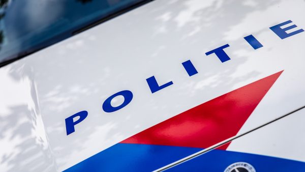 Man (37) overlijdt nadat hij onwel wordt in politieauto