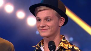 Thumbnail voor Noah (14) rapt voor zijn supertrotse vader in 'Holland's Got Talent': 'Ik wil je bedanken'