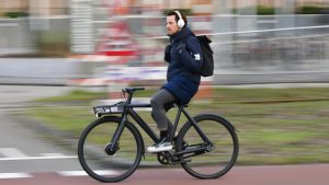 Thumbnail voor E-bikes 'vaker wel dan niet opgevoerd': Fietsersbond pleit voor maximumsnelheid van 20 km/u