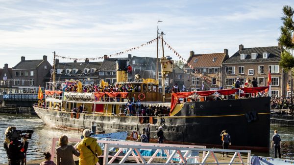 Stoomboot van Sint krijgt nieuwe (en dit vindt Twitter ervan) - LINDA.nl