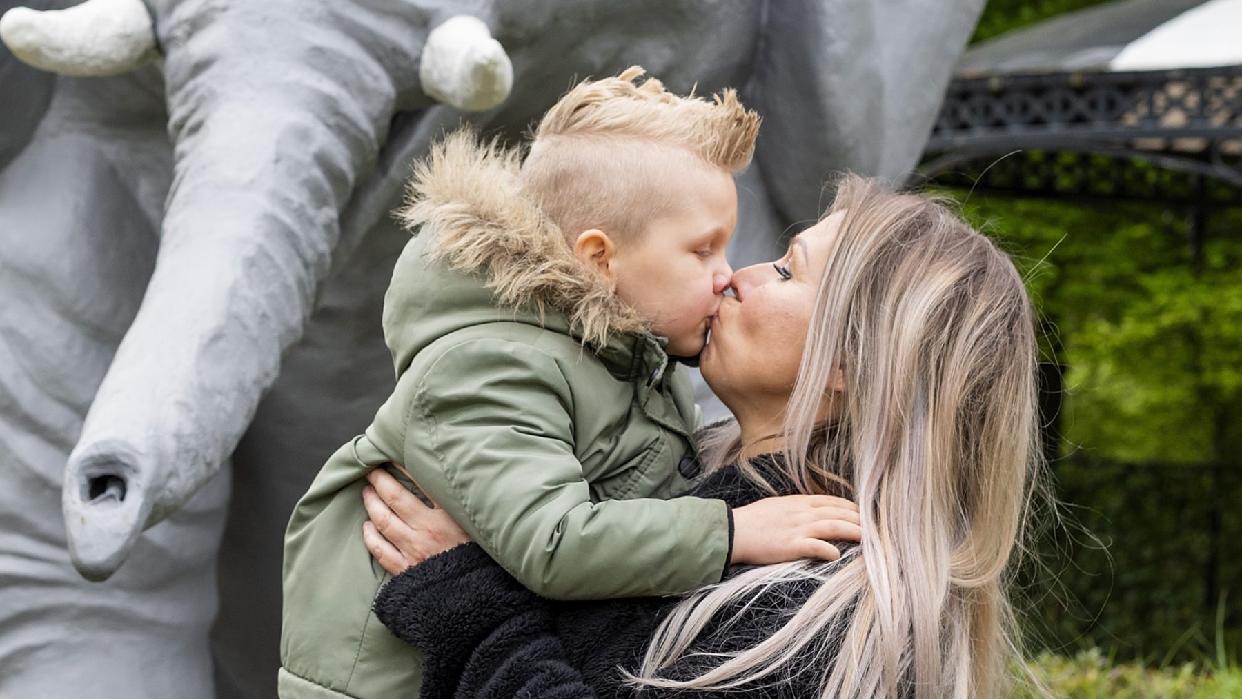 De zoon (8) van Monica werd geboren met vier hartafwijkingen