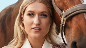 Thumbnail voor Britt Dekker geeft haar paard George bijzondere rol op bruiloft: 'Heel vet'